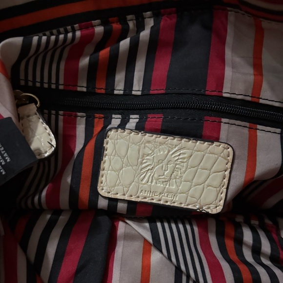 Anne Klein Cream Hobo Tote Style Handbag - Picture 4 of 5